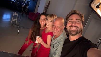 Romina junto a colegas y artistas con los que construye cada uno de sus proyectos