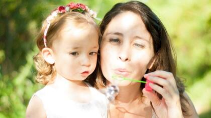 Romina y Amparo, en el cumple de dos años de la pequeña