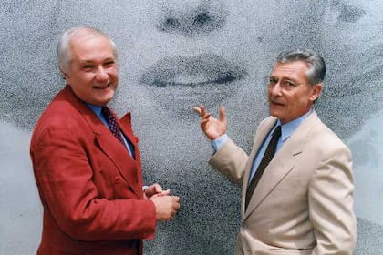 Romulo Berruti y Carlos Morelli, junto a la célebre fotografía de Marilyn Monroe que dominaba la escenografía del ciclo en los 80 y 90