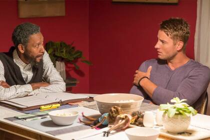 Ron Cephas Jones y Justin Hartley en una escena de This Is Us