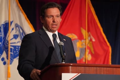 Ron DeSantis apuntó contra el programa de Visas H1-B y lo consideró una amenaza para los trabajadores estadounidenses