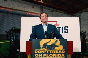 Ron DeSantis, el gobernador de Florida, impulsó un fuerte paquete migratorio en el estado