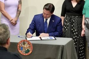 Ron DeSantis firmó dos leyes que impactan directo en los niños y adolescentes de Florida