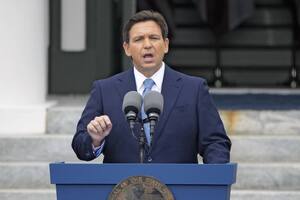 Ron DeSantis firmó una nueva medida migratoria y se dijo satisfecho de poder "proteger la seguridad de los estadounidenses"