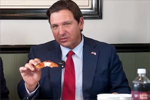 Cuánto cuesta la pizza viral de Palm Beach que Ron DeSantis fue a probar en persona