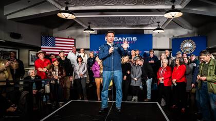 Ron DeSantis participa como "invitado" del súper PAC Never Back Down, que apoya la candidatura del gobernador de Florida