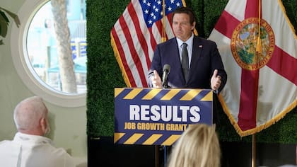 Ron DeSantis realizó una conferencia de prensa en Bayside Kraft Kitchen en Crystal River el viernes 21 de noviembre de 2025 y se refirió al plan de Trump en la Costa del Golfo