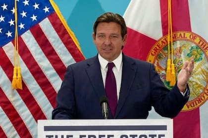 Ron DeSantis solicitó a los líderes estatales buscar un terreno para un centro de detención temporal
