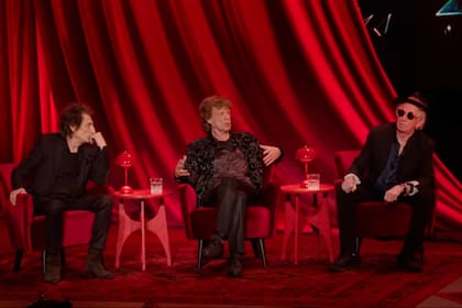 Ron Wood, Mick Jagger y Keith Richards hablaron del nuevo disco con el conductor y comediante Jimmy Fallon