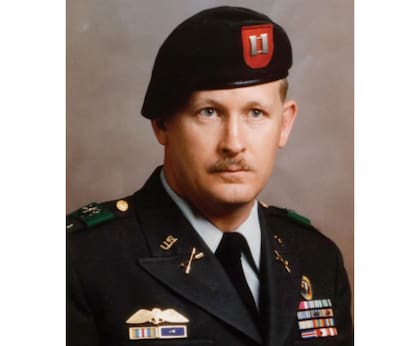 Ronald Johnson en la Guardia Nacional de Estados Unidos, en 1971