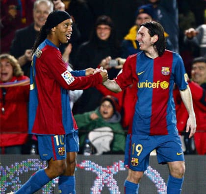 Ronaldinho felicita a Messi por su conquista; cada día que pasa se entienden mejor