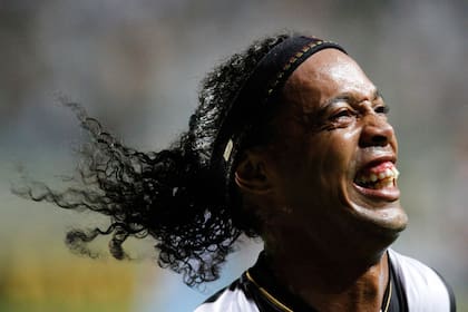 Ronaldinho, la bomba de humo que llegó al mercado de pases argentino