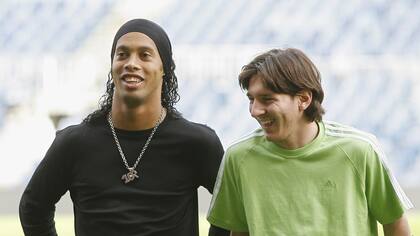Ronaldinho y Messi, en sus días como compañeros en Barcelona
