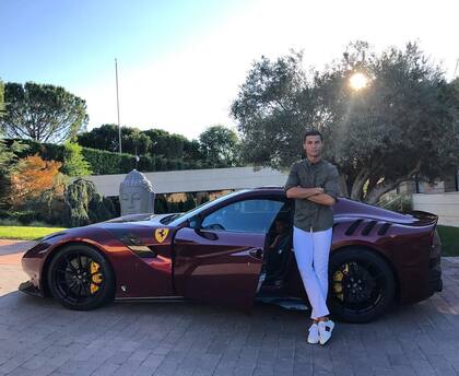 Ronaldo con su Ferrari F12