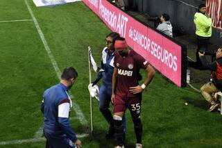 Ronaldo Dejesús: fractura de cráneo y una operación tras un duro choque de cabezas