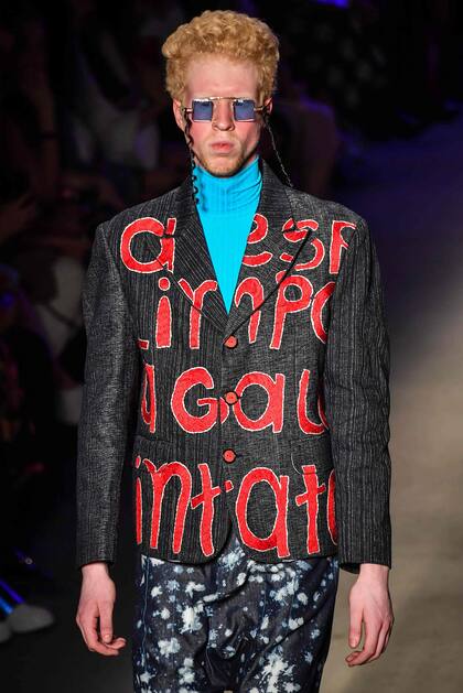 Ronaldo Fraga llevó su mensaje a la pasarela