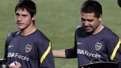 Roncaglia junto a su amigo Riquelme, en 2011