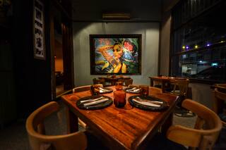 Es venezolana, se enamoró de un argentino y juntos abrieron un local que brilla con un plato estrella