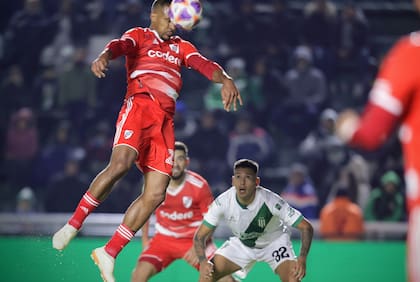 Rondón conecta el centro de Suárez y marca el cuarto gol de River
