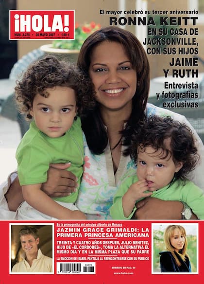 Ronna con sus dos hijos, Jaime y Ruth, nuevamente en una exclusiva que fue tapa de ¡HOLA! en 2007.