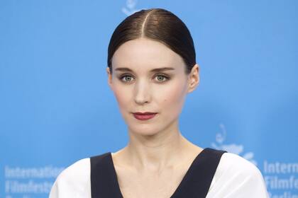 Ronney Mara, la belleza sofisticada que raramente muestra los dientes