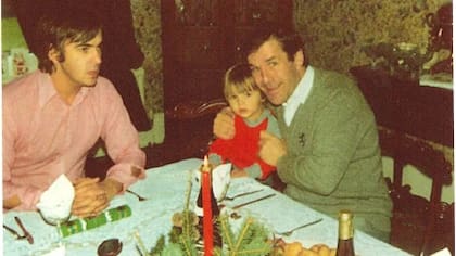 Ronnie en una foto junto al hijo de Rob y Dianne, Lloyd, en Navidad