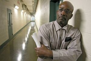 Ronnie Long (aquí en una imagen de 2007) pasó 44 años de su vida encerrado por una condena que fue anulada el año pasado