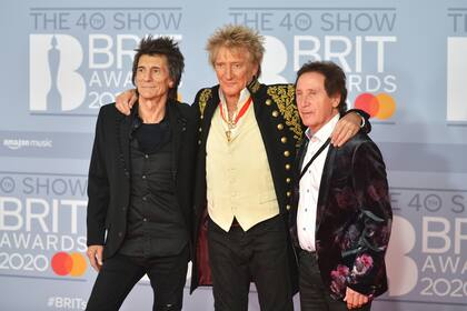 Ronnie Wood, Kenney Jones y Rod Stewart de The Faces, cuando asistieron a la ceremonia de los BRIT Awards 2020, en Londres.