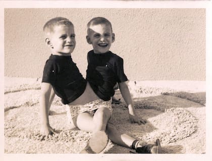 Ronnie y Donnie, a sus 10 años (Neil Davis)