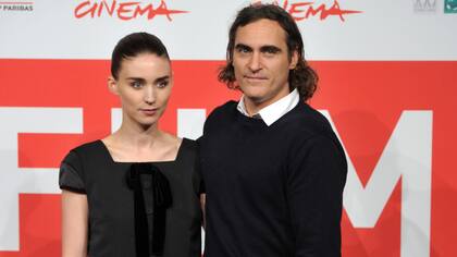 Rooney Mara y Joaquin Phoenix cuando promocionaban el film Her