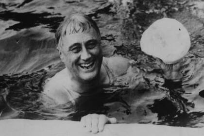 Roosevelt basó su rehabilitación en la natación y creó el centro Warm Springs, en Georgia, que sigue atendiendo a personas con discapacidades