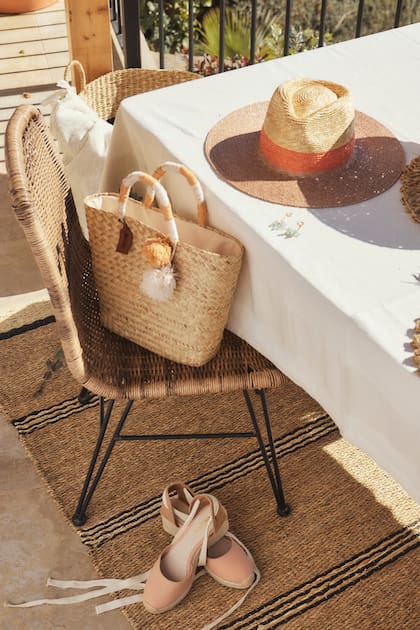 Ropa y accesorios son parte del catálogo