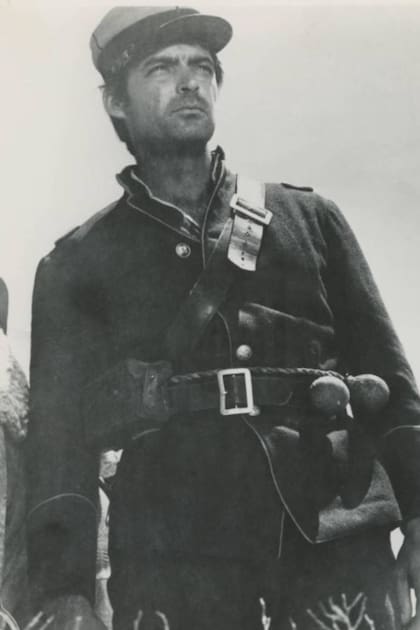 Rory Calhoun es Martín, un gaucho que pasa a ser soldado y luego a ser desertor en El camino del gaucho