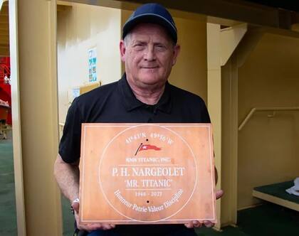 Rory Golden dice que la placa conmemorativa a PH se colocará en posición vertical en el sedimento