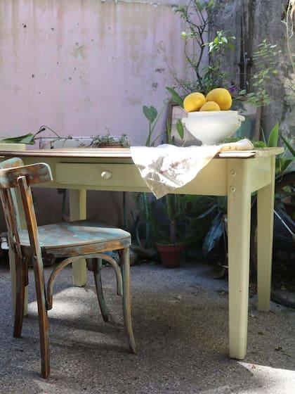 Rosa China deco se especializa en encontrar muebles, vajilla y objetos vintage de uso cotidiano.