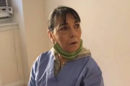 Rosa se sorprendió y luego se emocionó hasta las lágrimas al recibir la noticia de lo que le habían obsequiado los vecinos del edificio en el que trabajó durante más de 20 años