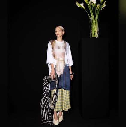 Rosa Trosman, la hija de Jessica Trosman, brilló sobre la pasarela de Appiolaza