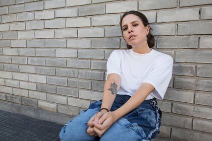 "Yo prefiero que la voz sea un instrumento más, no busco lucirme por encima de todo lo otro que suena en una canción", comenta la cantante