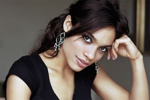 Rosario Dawson reveló que es bisexual y habló de su noviazgo con un senador