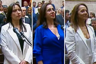 Los comentarios fuera de lugar que se escucharon de un micrófono abierto durante la jura de los legisladores electos