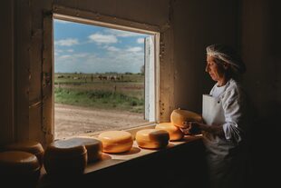 Rosario López Seco hace productos lácteos con certificación orgánica: quesos port salut, gouda, campeche, halloumi, sardo, sbrinz y saborizados, y dulce de leche y manteca