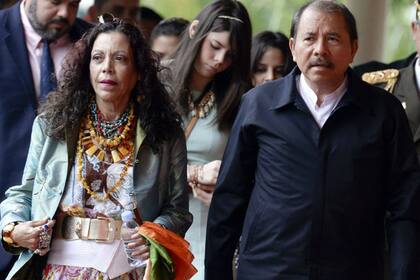 Rosario María Murillo Zambrana es una activista, poetisa, escritora y política nicaragüense.? Desde el 10 de enero de 2017 es la vicepresidente de Nicaragua