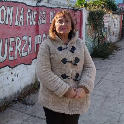 Rosario Román trabaja como asistente en una cafetería
