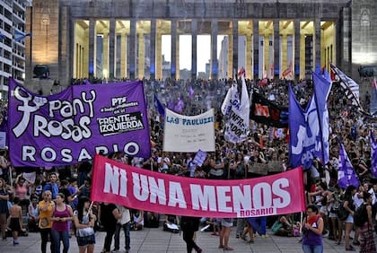 Rosario - Una multitud se congregó junto al Monumento a la Bandera