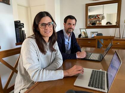 Rosario y Juan Pablo Ganzabal, emprendedores y dos de los creadores de las apps "OnDepor" y "OnDesker"