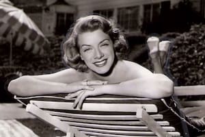 La cantante que pasó de la admiración a la locura, por un asesinato que cambió el destino de su país