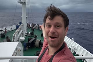 Un influencer relata cómo se vive dentro del crucero varado por un brote de hantavirus