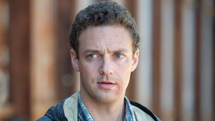 Ross se sumó a la serie en la quinta temporada como Aaron, un reclutador de Alejandría