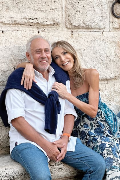 Rossella y Yankelevich llevan juntos 25 años. "Me enamoró de él que fue muy cristalino, lo primero que hizo fue poner sus debilidades sobre la mesa. Dijo que era corto y malhumorado, y no es así. Gustavo es leal, me puedo apoyar en él", dice ella.