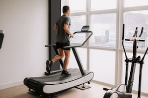 Es argentino, corre hace 40 años y busca romper un récord Guinness que va más allá de la velocidad